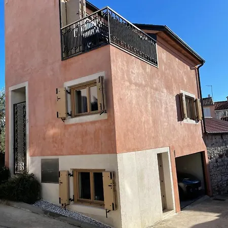 Old Town Luxury Apartment
