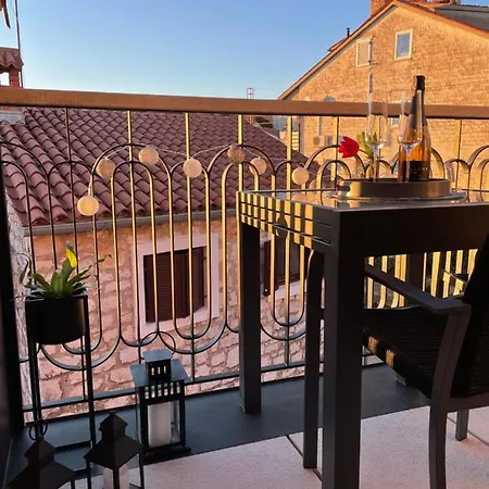 Apartment Old Town Luxury